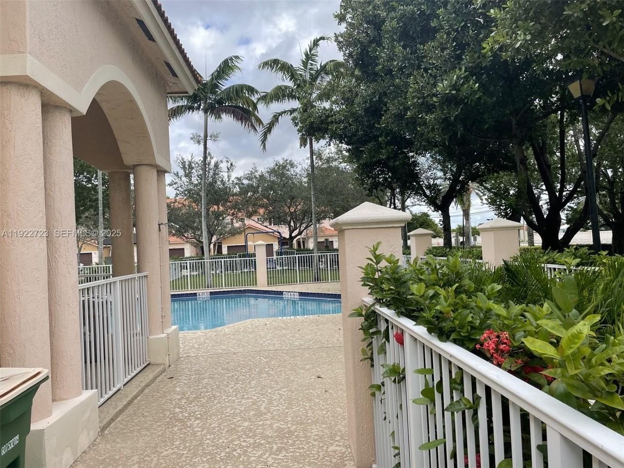 8831 S Isles Cir #8831 - Photo 5 of 22