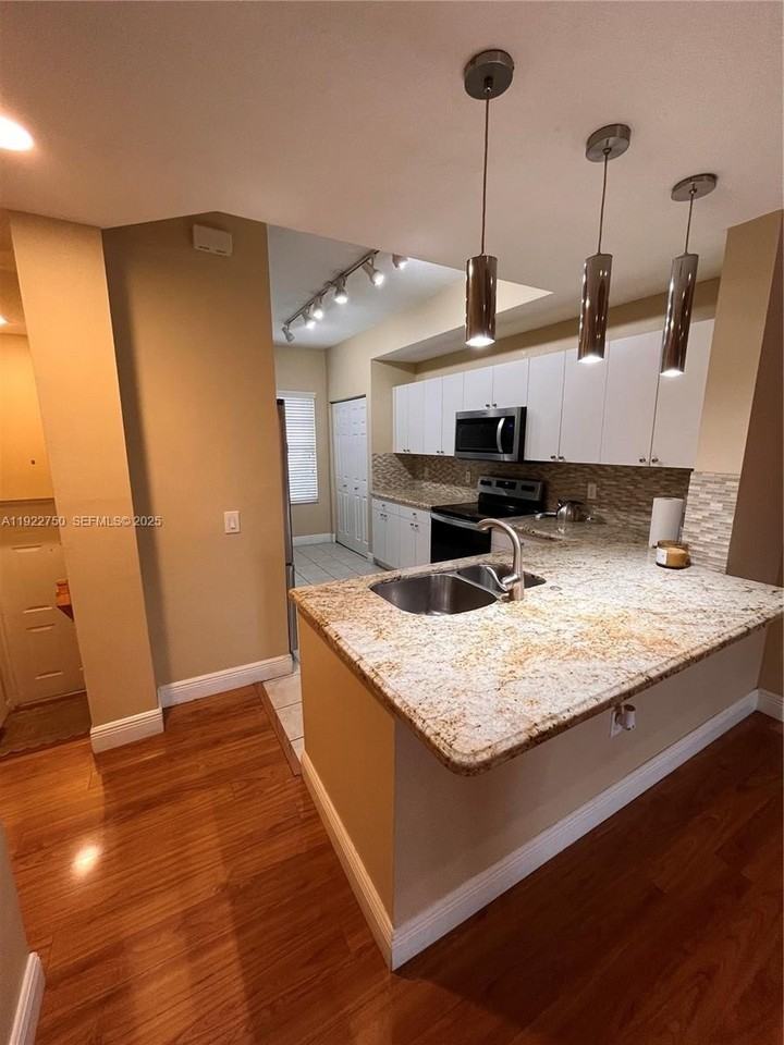 730 Ne 90th St #109 - Photo 5 of 23