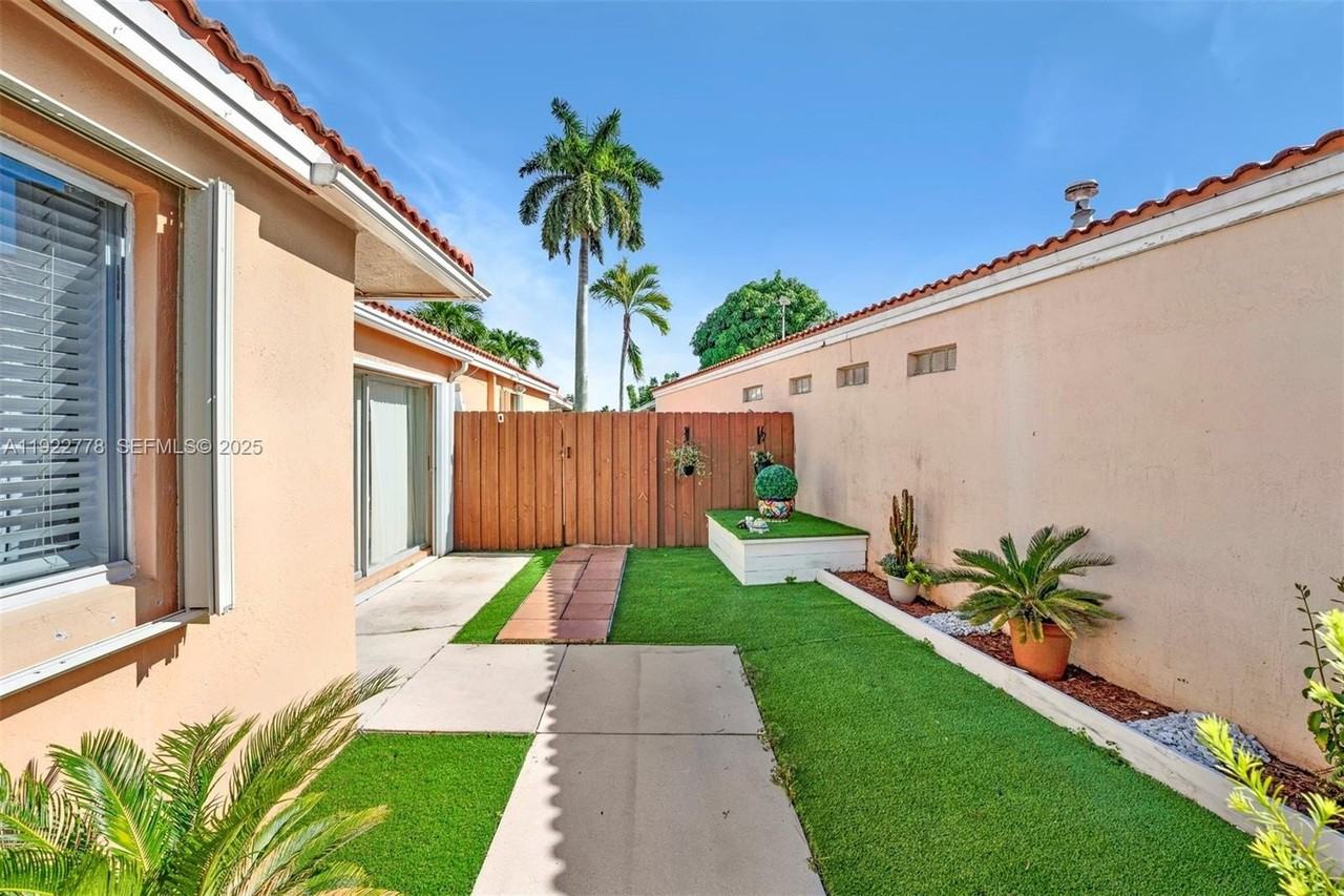 17101 Sw 142nd Pl - Photo 3 of 27