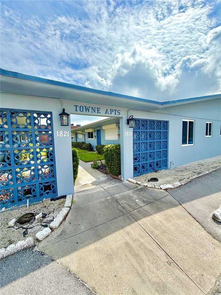 1821 North 17th Court #21 - Photo 2 of 17