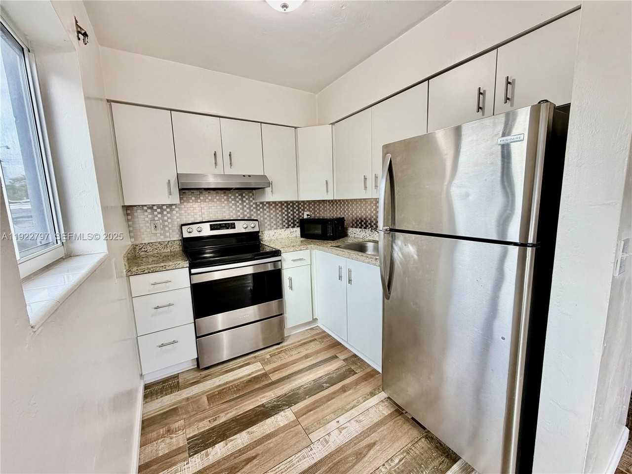 1821 North 17th Court #21 - Photo 3 of 17