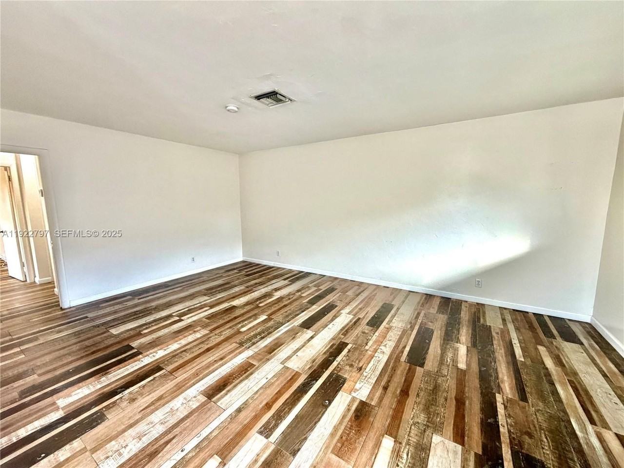 1821 North 17th Court #21 - Photo 4 of 17