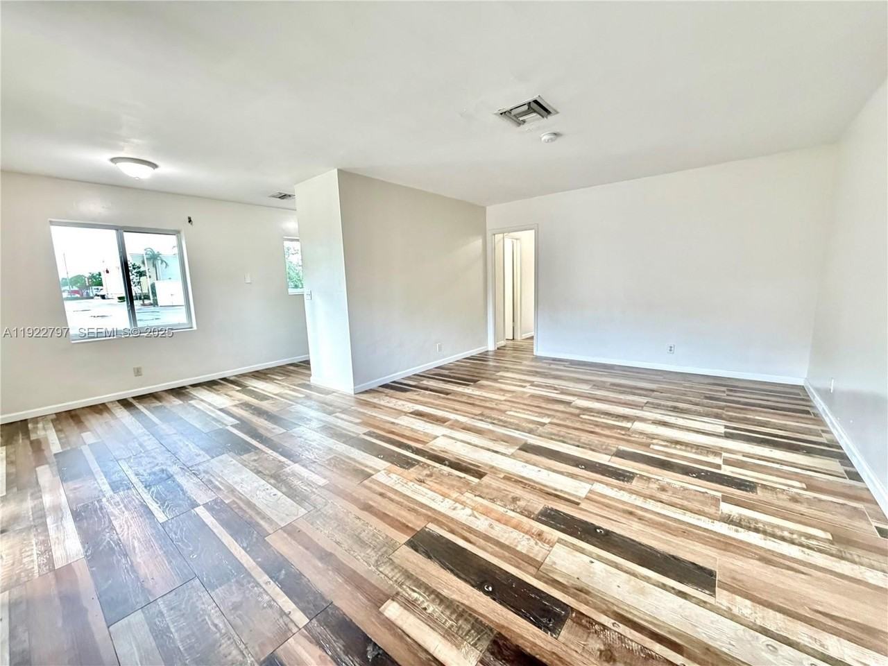 1821 North 17th Court #21 - Photo 5 of 17