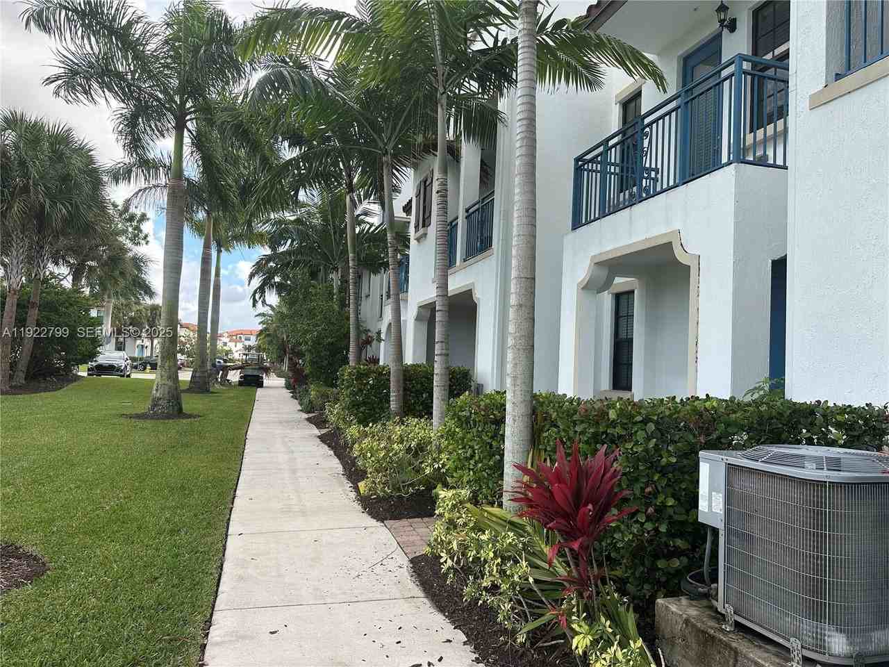 11718 Sw 13th Ct - Photo 2 of 35