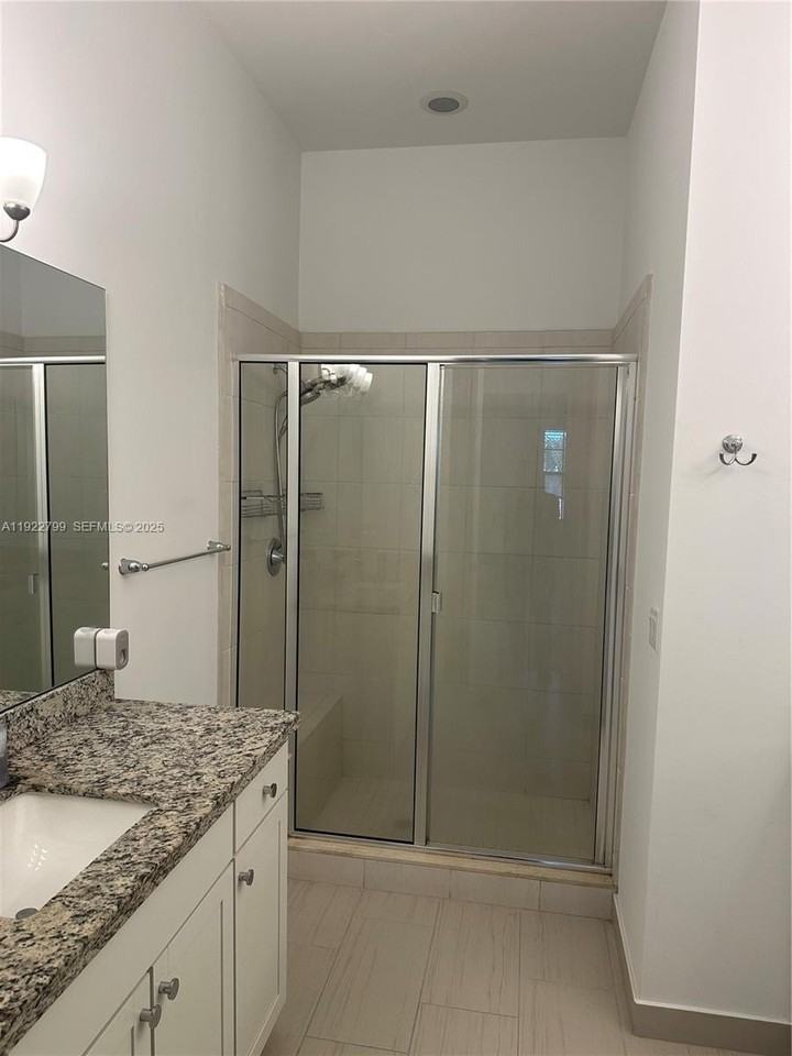 11718 Sw 13th Ct - Photo 7 of 35