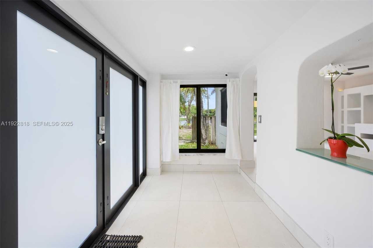 1201 Ne 178th St - Photo 3 of 21