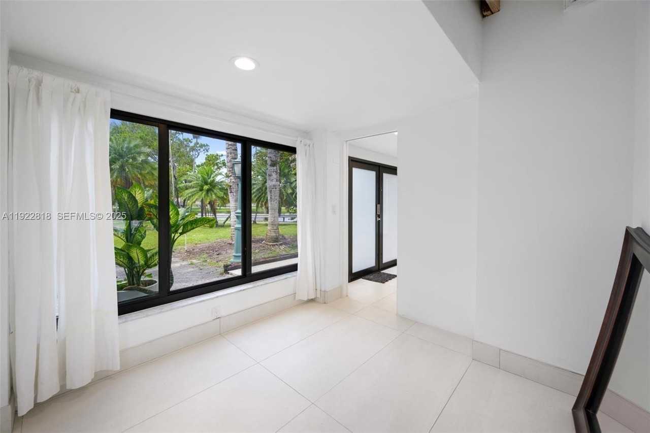 1201 Ne 178th St - Photo 7 of 21