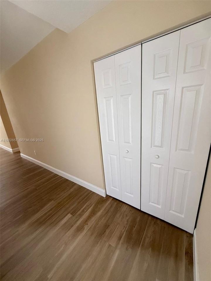 11561 Southwest 51st Street - Photo 2 of 12