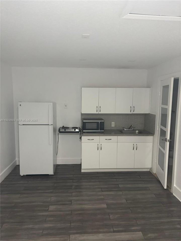 15535 Sw 10th St - Photo 3 of 10