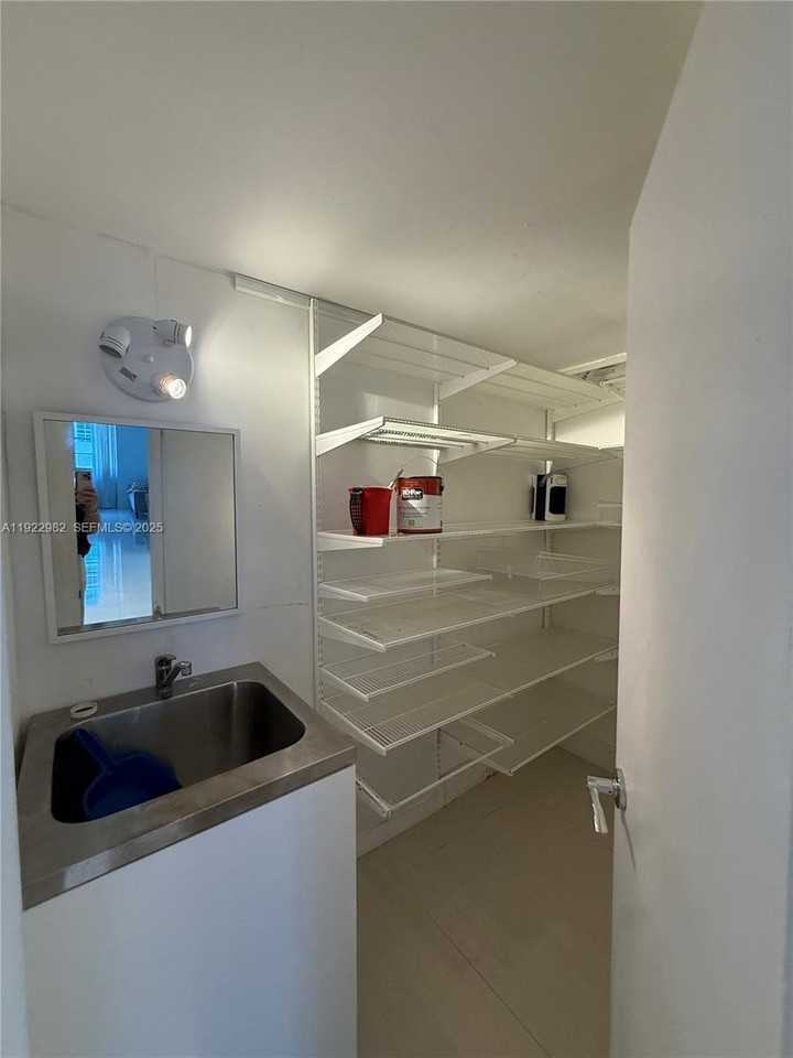 825 Brickell Bay Drive #1151 - Photo 3 of 8