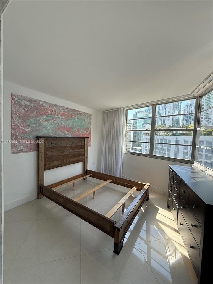 825 Brickell Bay Drive #1151 - Photo 7 of 8