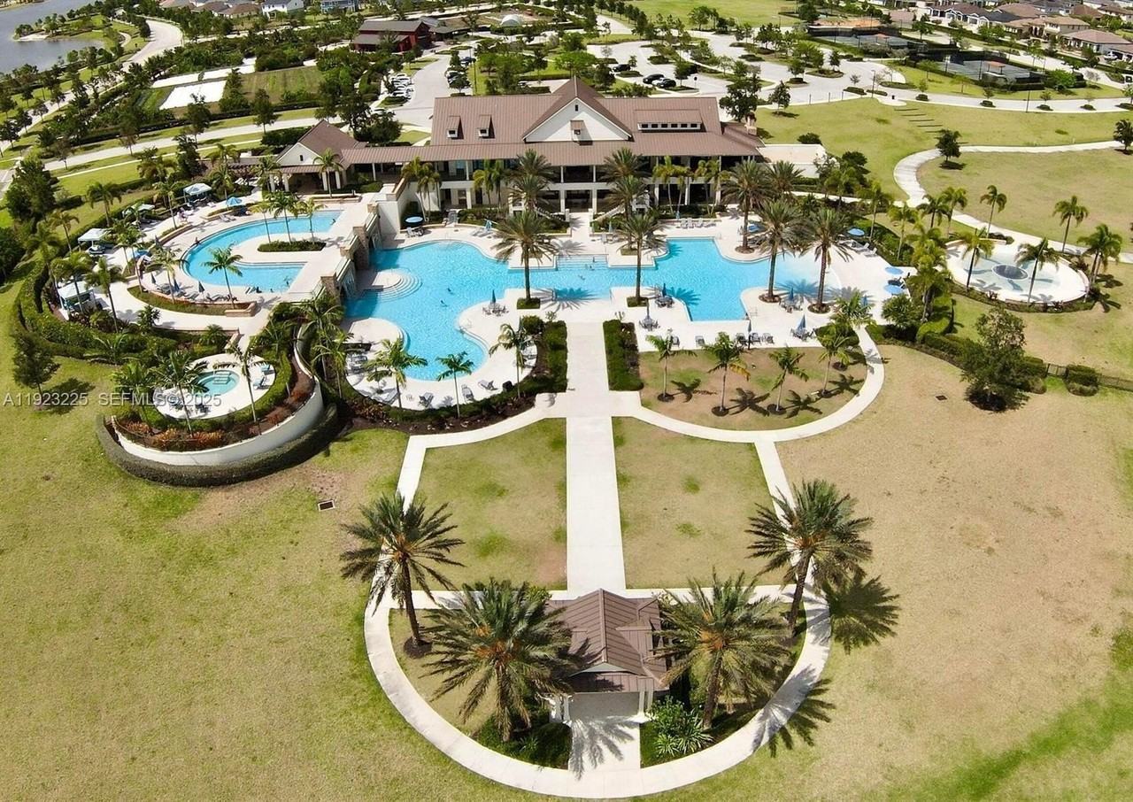 19552 19552 Whispering Creek Rd #1 - Photo 4 of 16