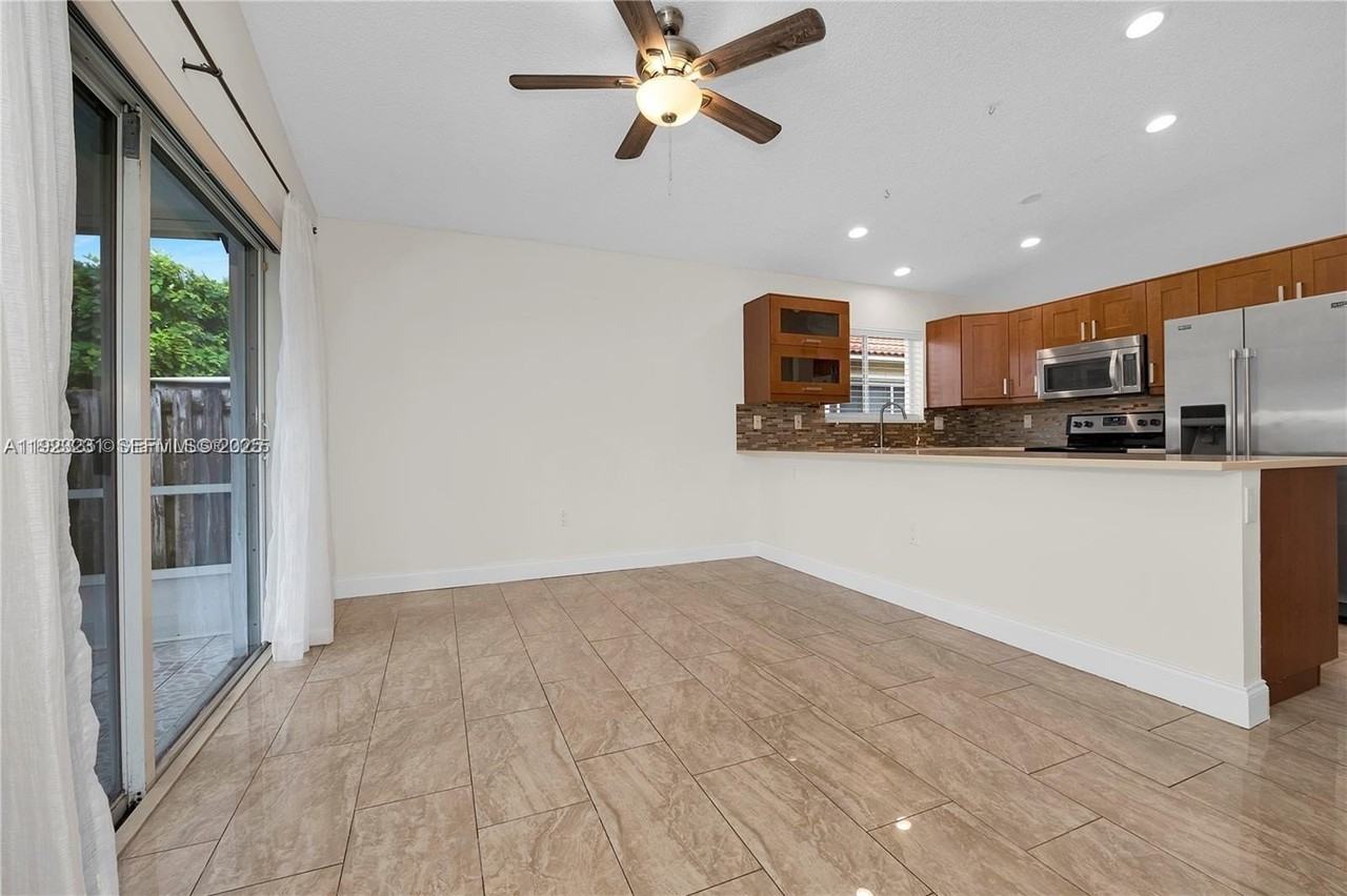 113 Danielle Ct - Photo 2 of 19