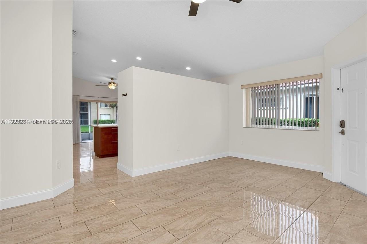 113 Danielle Ct - Photo 7 of 19