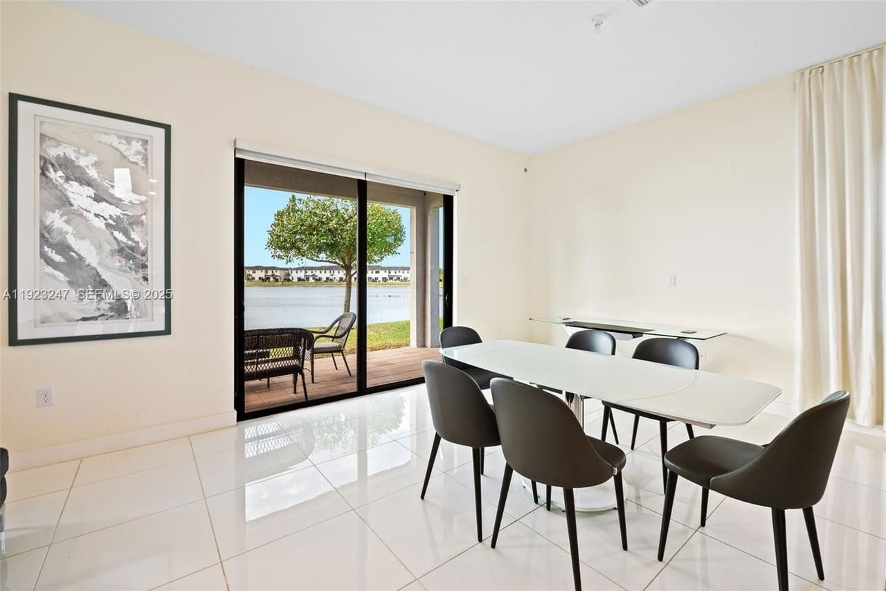 16060 Nw 89th Ct - Photo 7 of 38