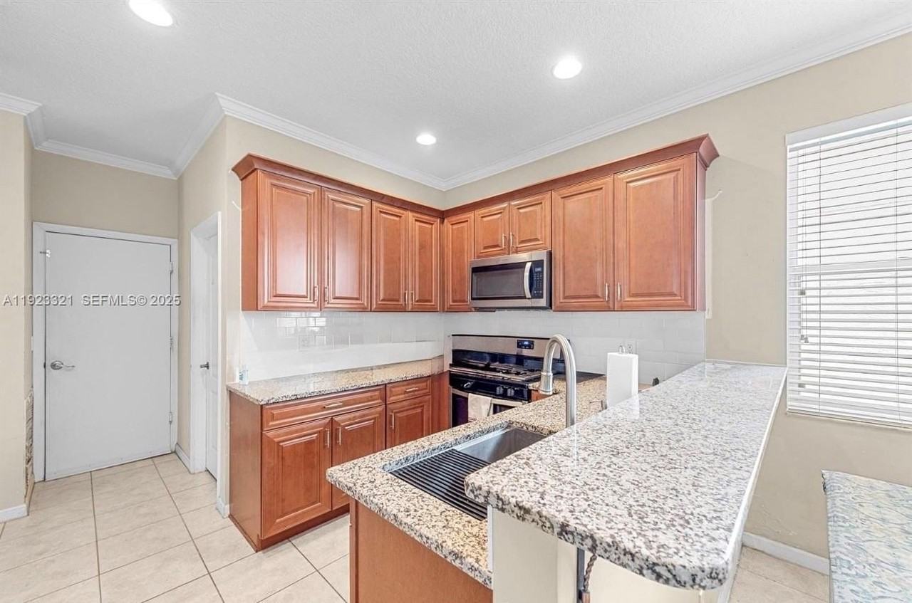 168 Canterbury Pl - Photo 6 of 7