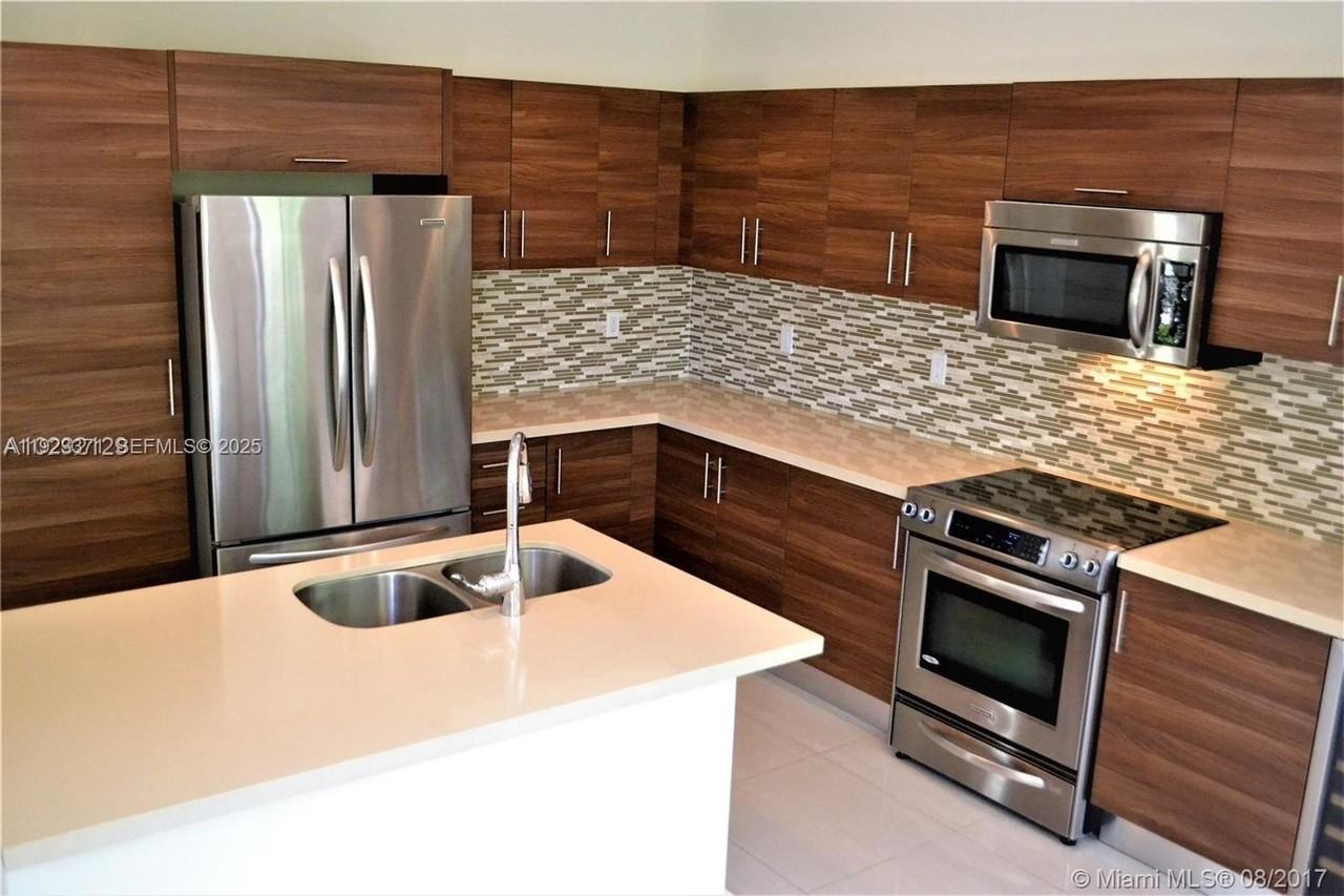 6930 Nw 106th Ave #6930 - Photo 6 of 39