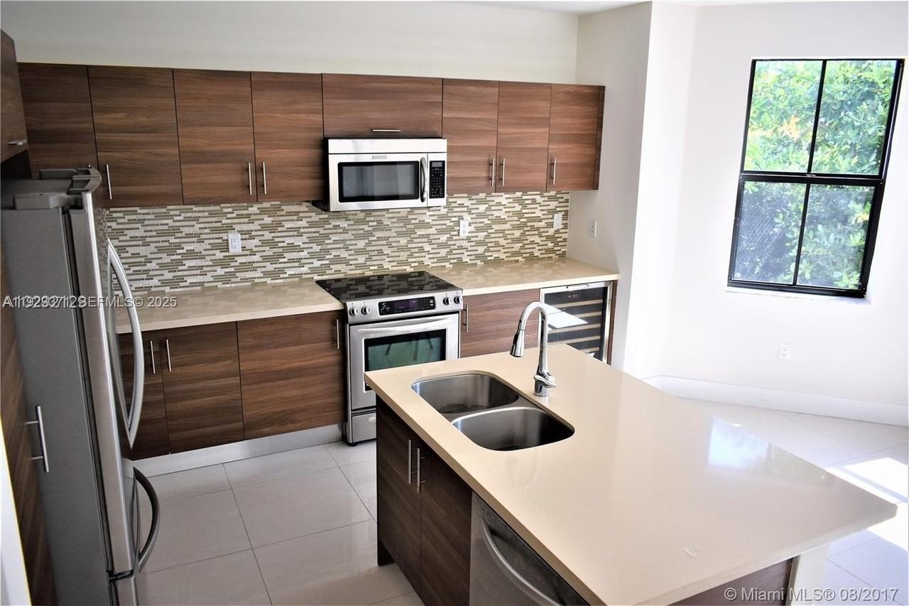 6930 Nw 106th Ave #6930 - Photo 7 of 39