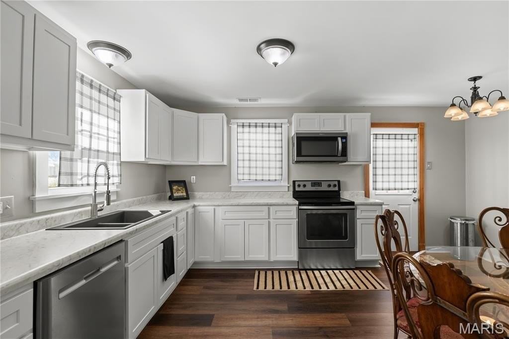 6195 Cedar Springs Rd - Photo 6 of 33