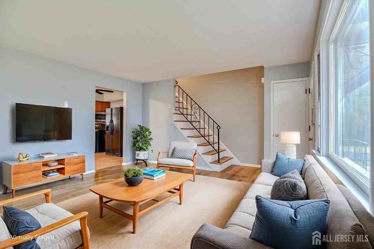 345 Lincoln Blvd - Photo 7 of 24