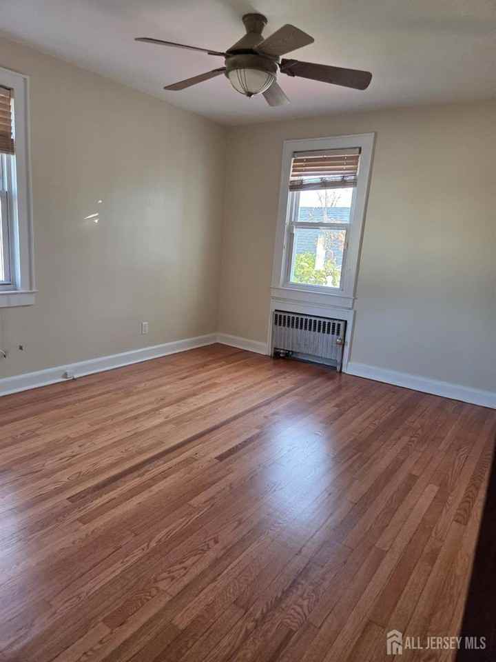 250 Thomas St - Photo 4 of 12