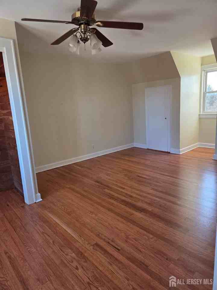 250 Thomas St - Photo 5 of 12