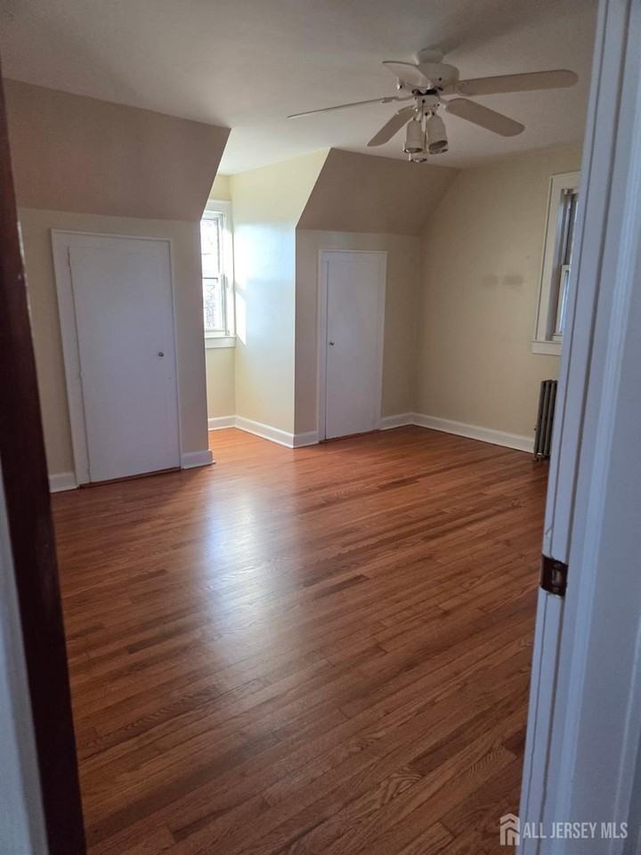 250 Thomas St - Photo 6 of 12