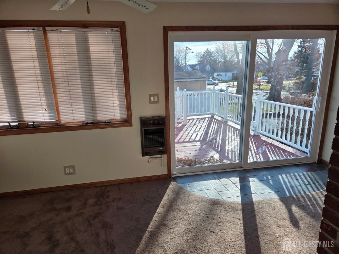 250 Thomas St - Photo 7 of 12