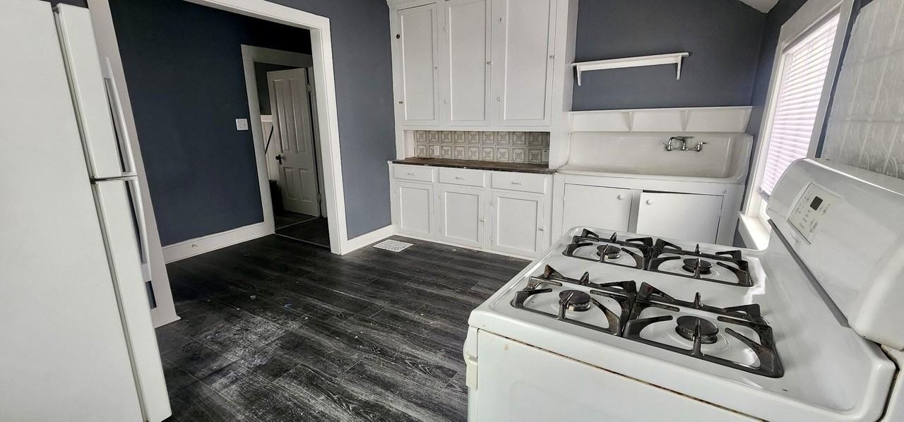 1801 N Wisconsin St - Photo 2 of 18