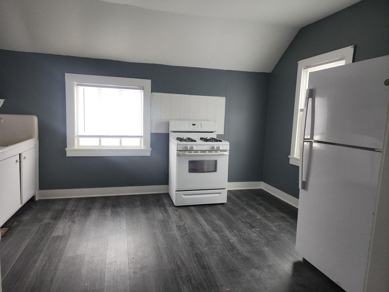 1801 N Wisconsin St - Photo 3 of 18