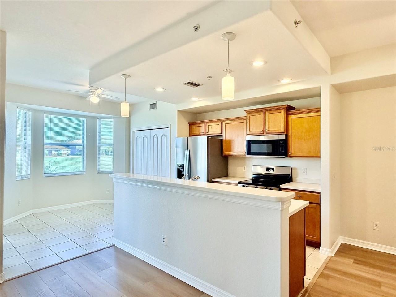 819 Fairwaycove Ln #102 - Photo 6 of 50