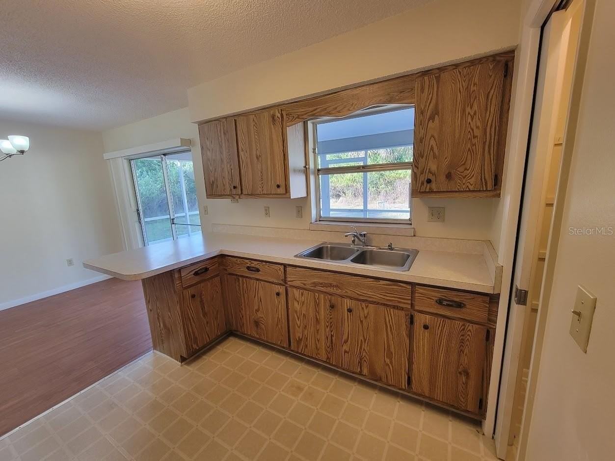 23358 Racine Ave - Photo 3 of 28