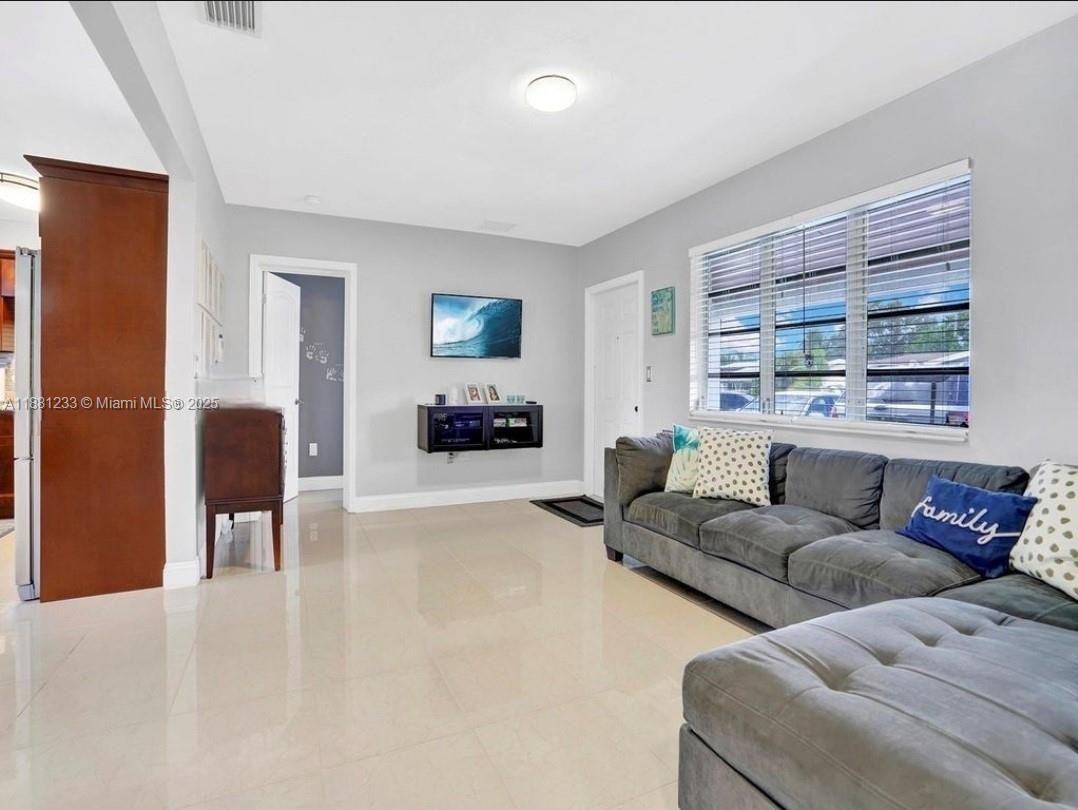 6930 Sw 12th St - Photo 3 of 8