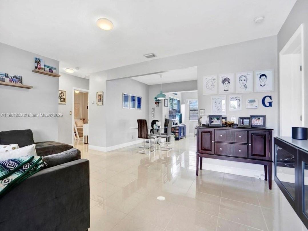 6930 Sw 12th St - Photo 4 of 8