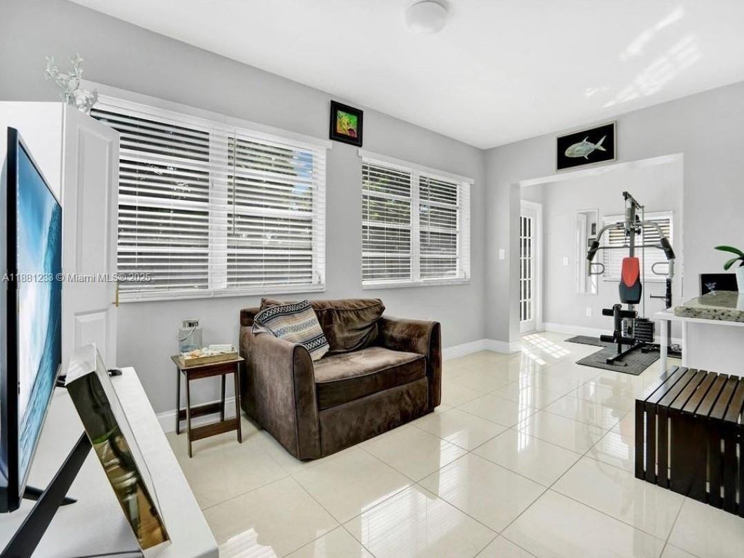 6930 Sw 12th St - Photo 5 of 8