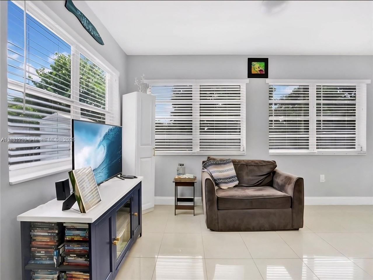 6930 Sw 12th St - Photo 6 of 8