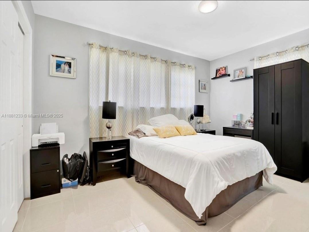 6930 Sw 12th St - Photo 7 of 8