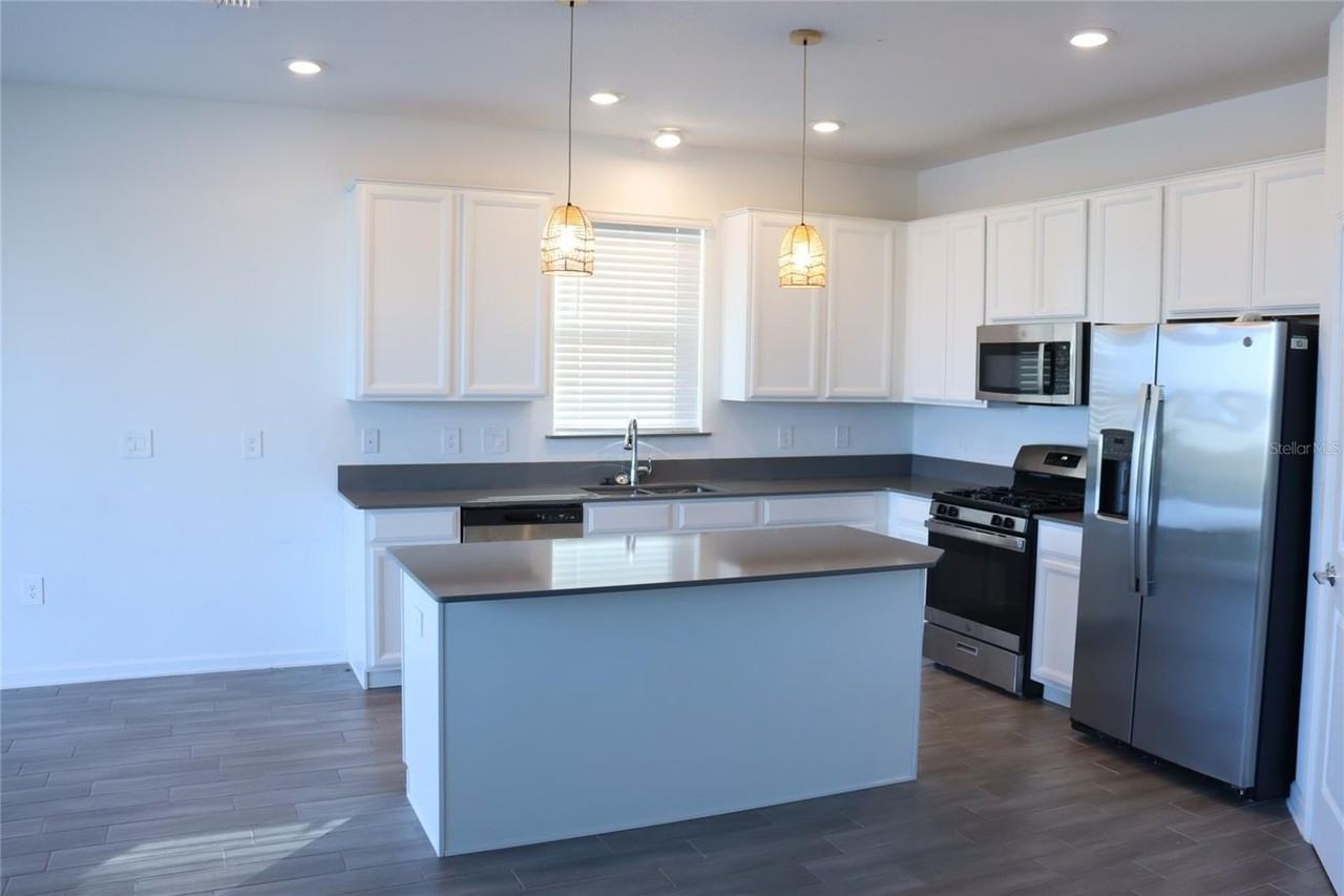 34558 Shellback St - Photo 3 of 36