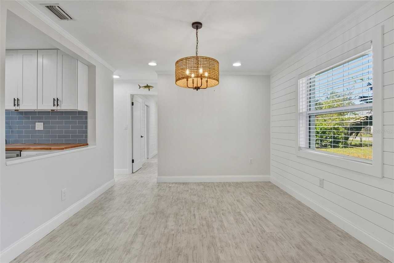 702 Eleanore Ave - Photo 4 of 30