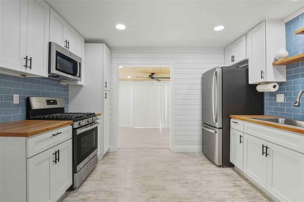 702 Eleanore Ave - Photo 6 of 30