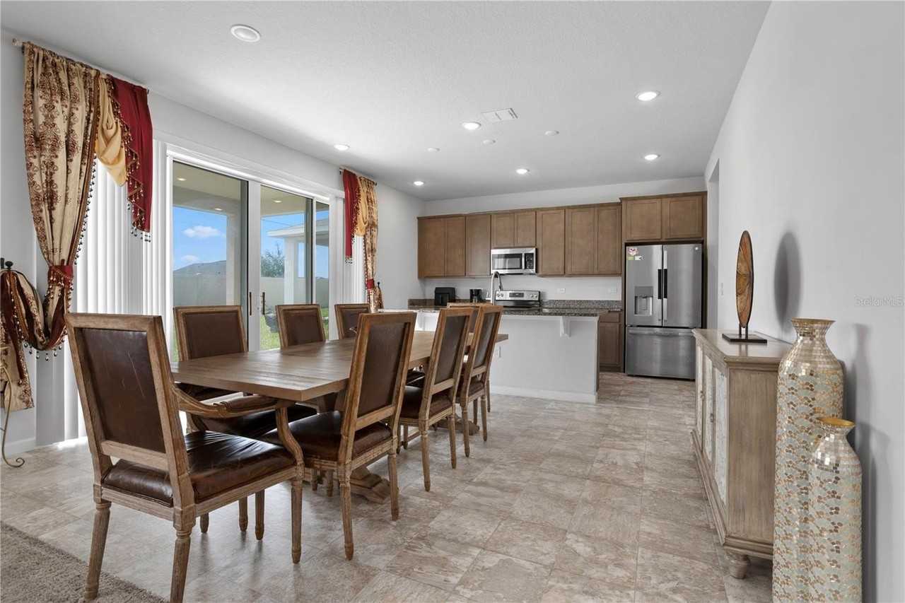 1076 Sugarwood St - Photo 3 of 7