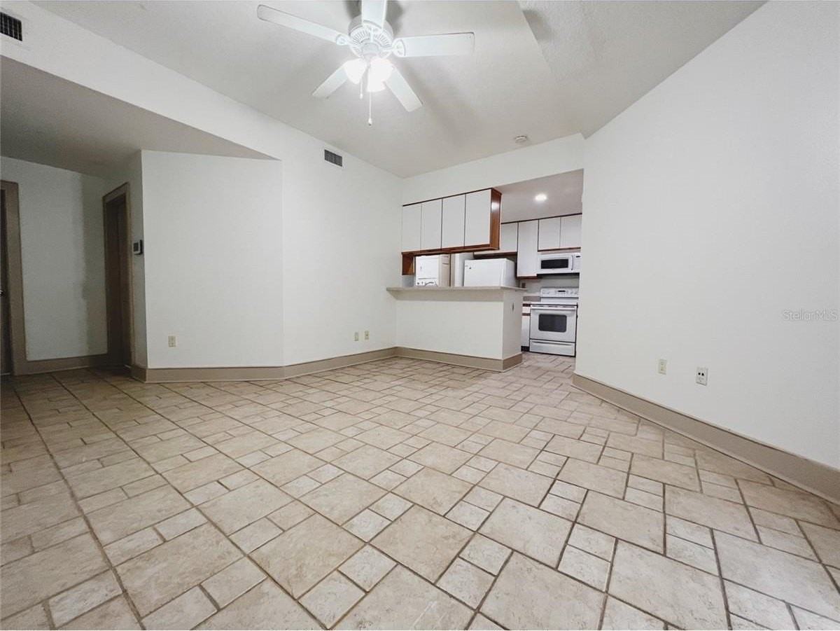 1008 Elmwood St - Photo 2 of 11