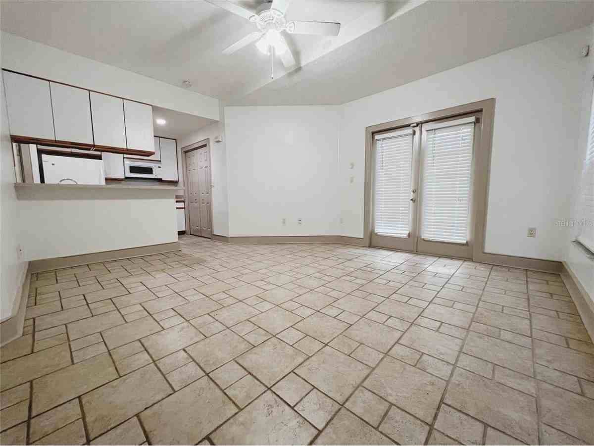 1008 Elmwood St - Photo 3 of 11