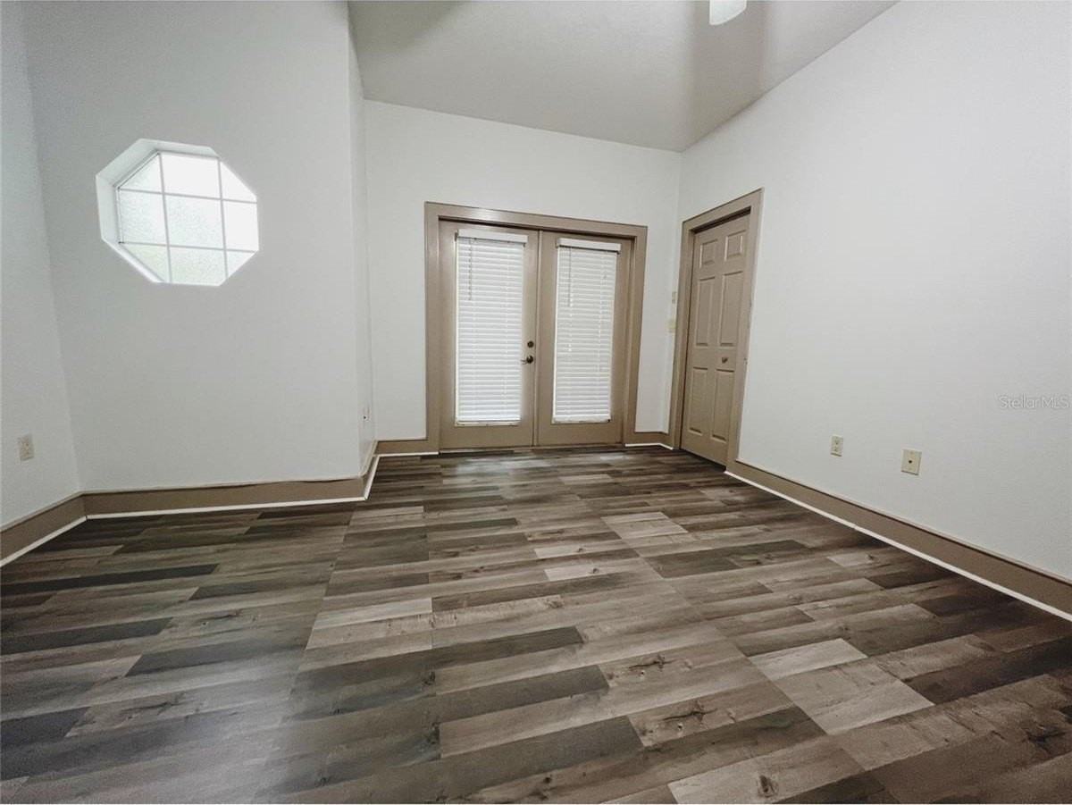 1008 Elmwood St - Photo 4 of 11