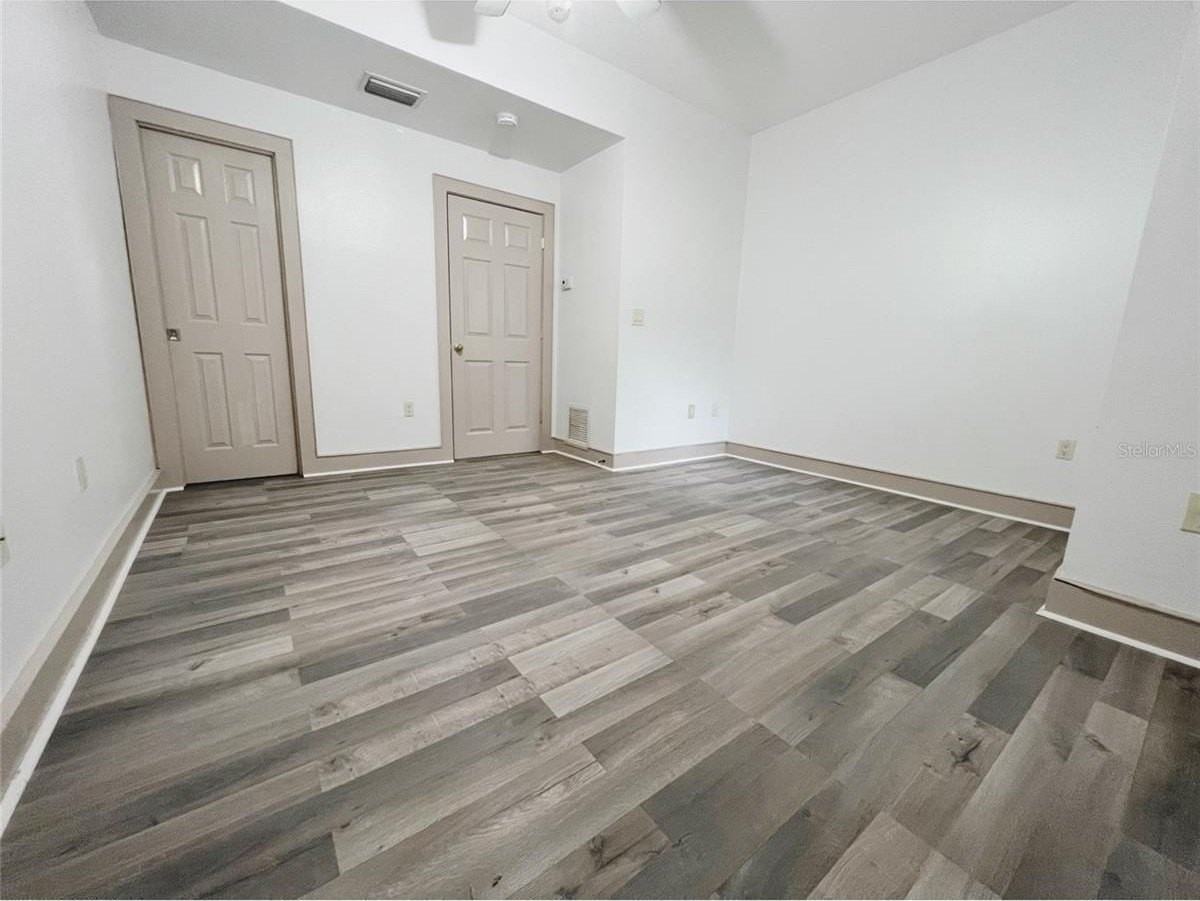 1008 Elmwood St - Photo 5 of 11