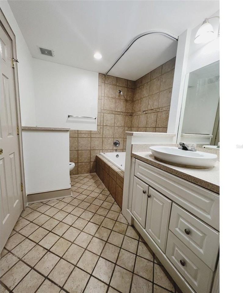 1008 Elmwood St - Photo 6 of 11