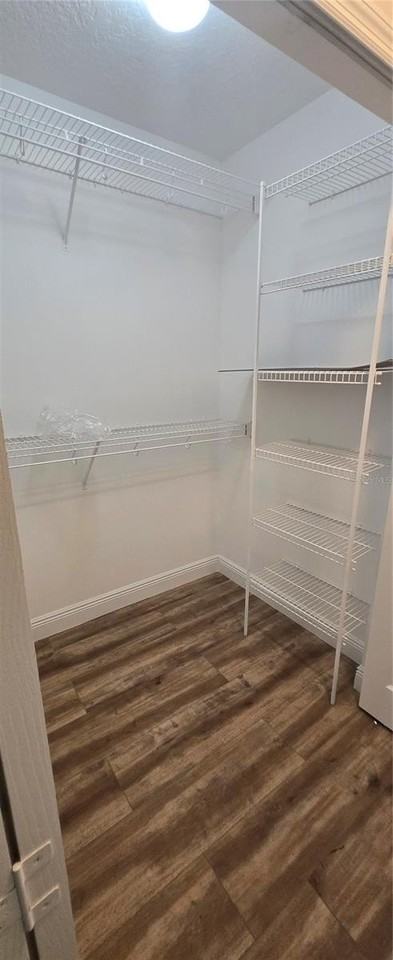 919 Canton St - Photo 5 of 32