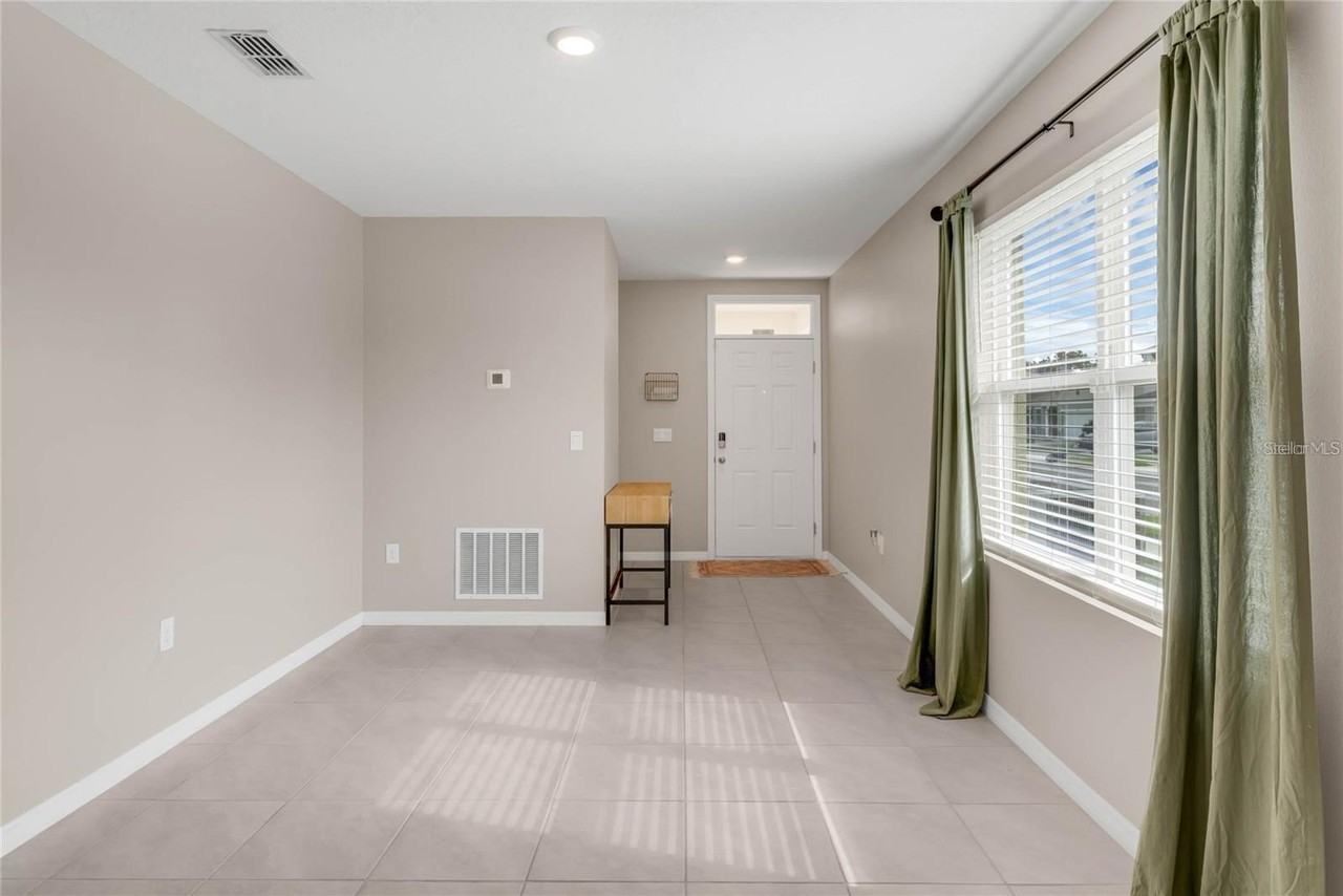 3842 Silverstream Ter - Photo 4 of 23