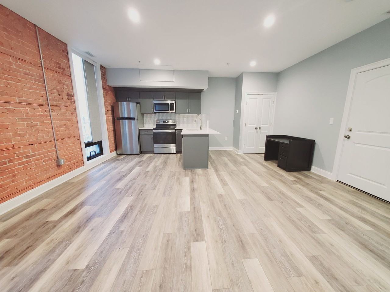 51 Bank Street #E - Photo 2 of 6