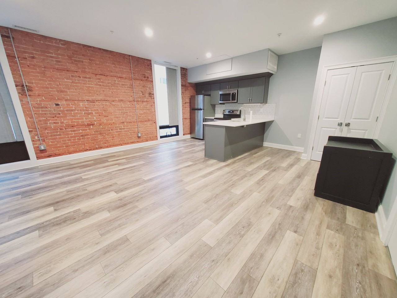 51 Bank Street #E - Photo 3 of 6